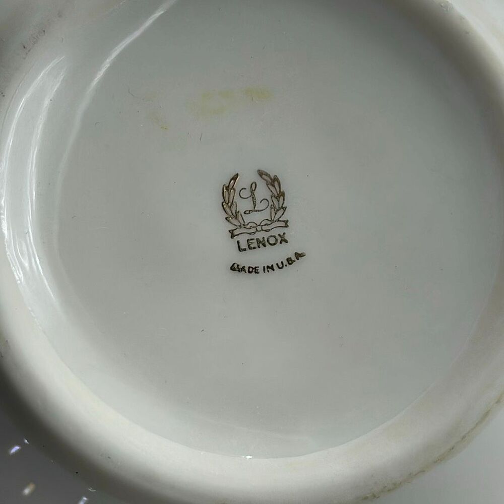 Lenox Masterpiece Collection vase embossed design 24K trim. - Picture 3 of 6